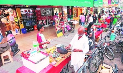 street vendors line up for PM loan scheme